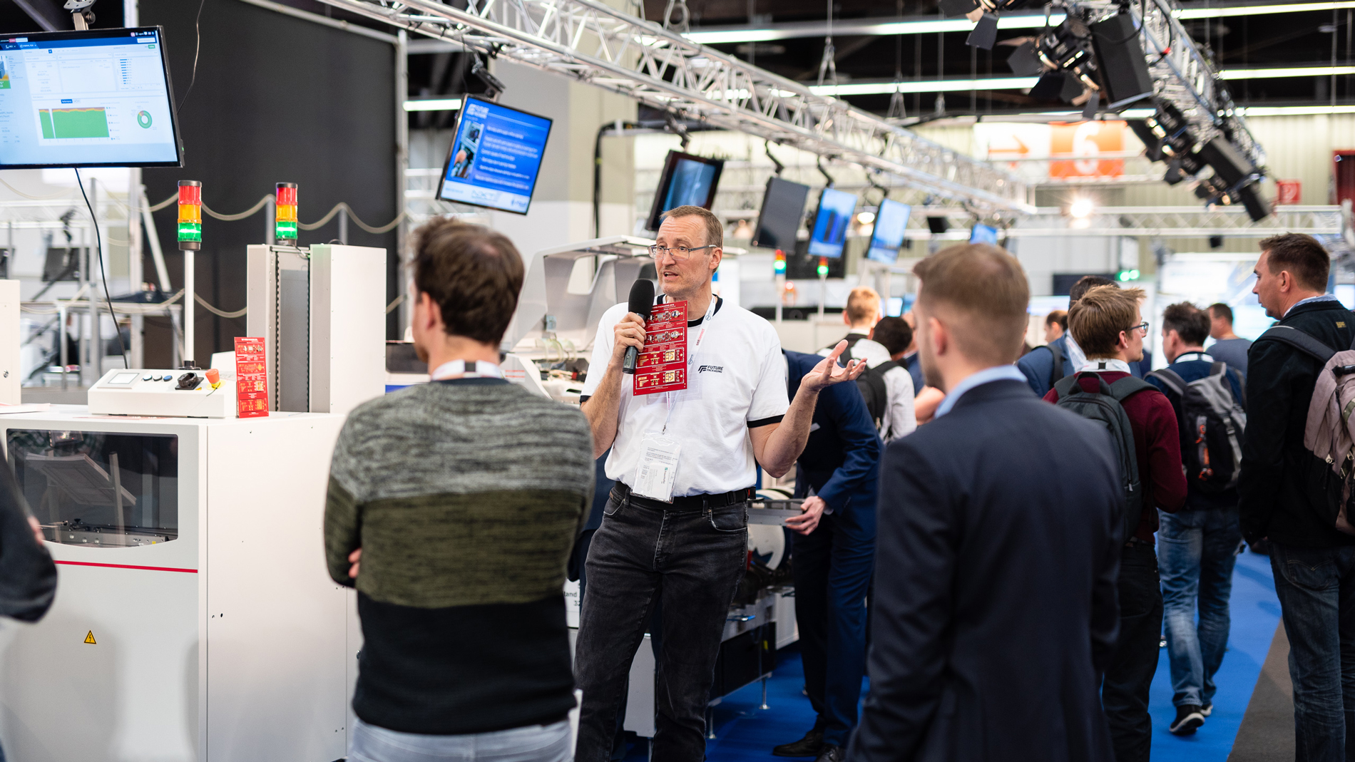 Guided tour at the production line "Future Packaging", organized by Fraunhofer IZM