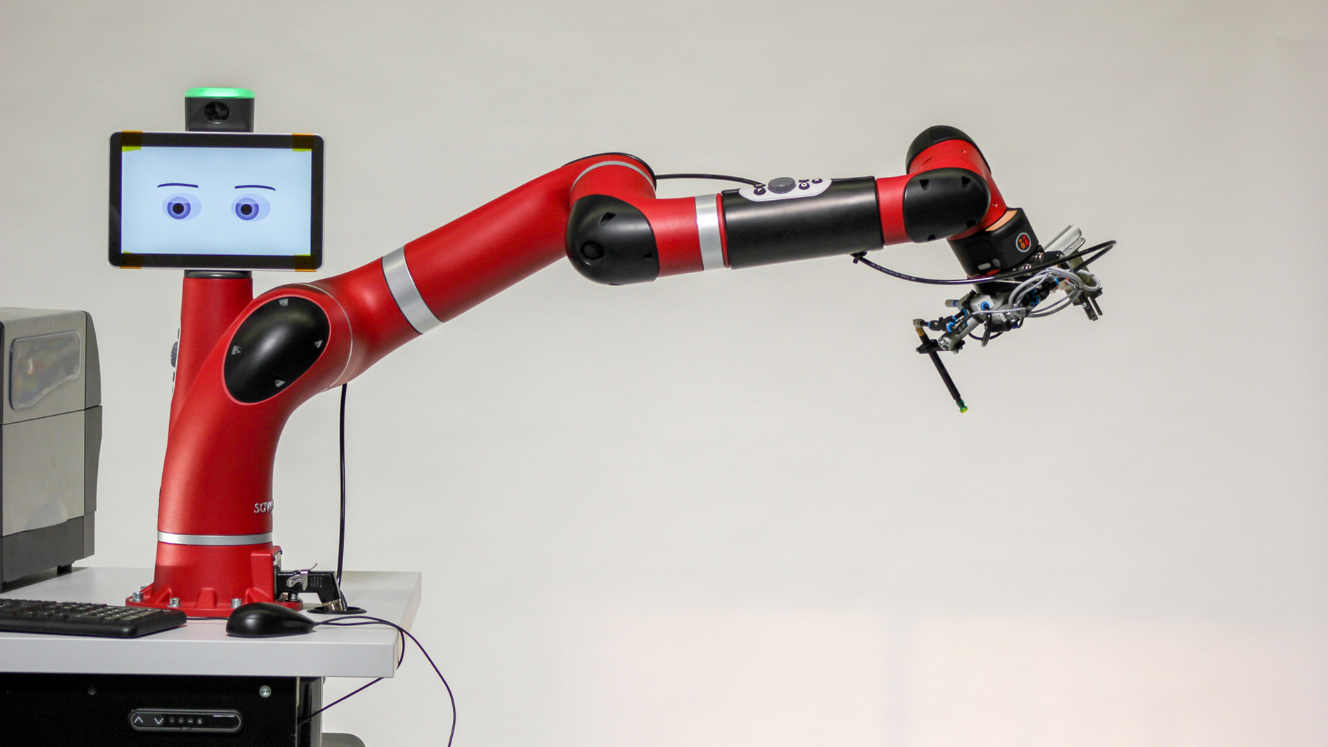 Figure 3: With a robot arm even the process of incoming goods can be fully automated. (Fig.: MODI)